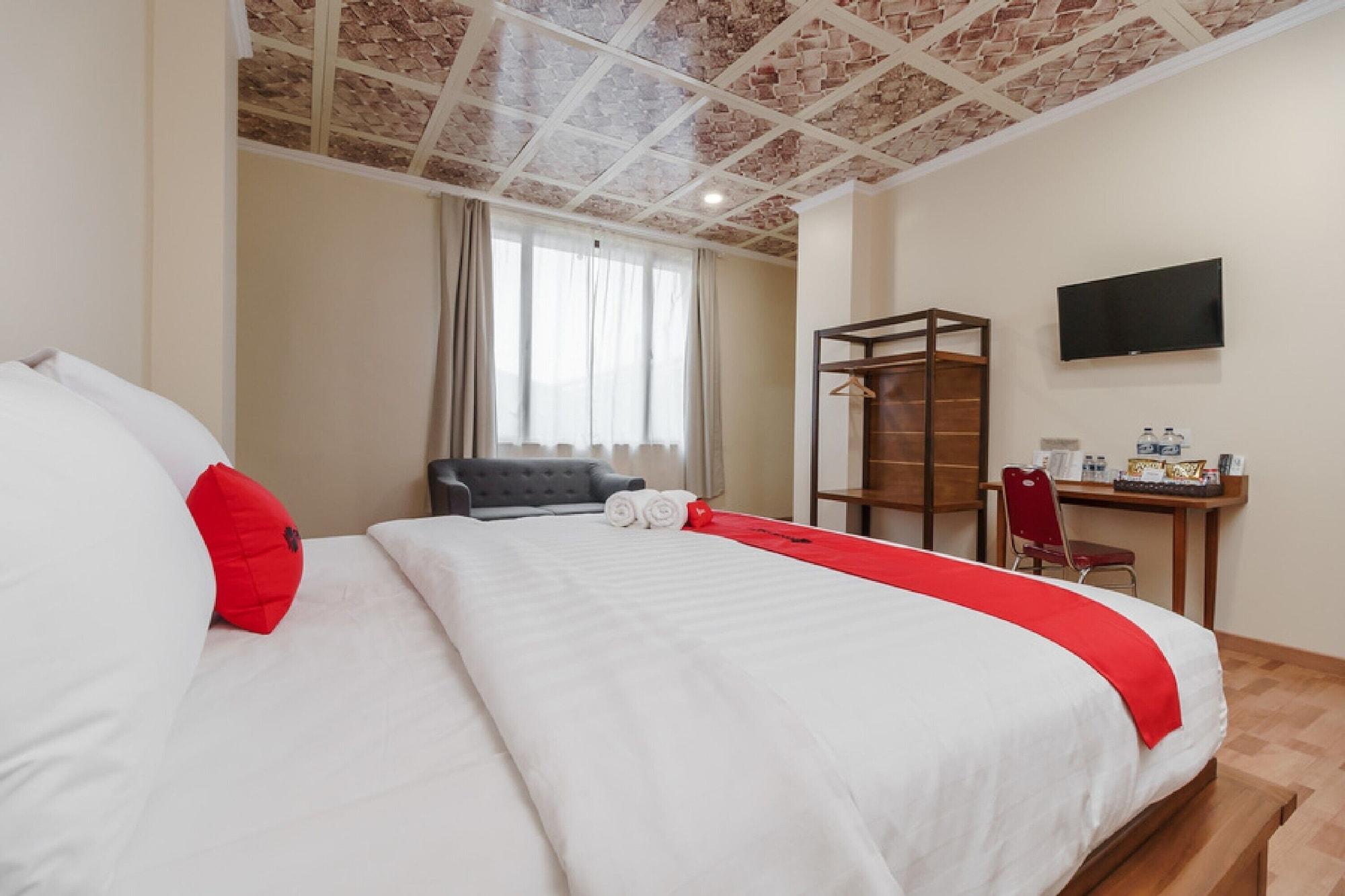Reddoorz Plus Near Soekarno Hatta Airport 2 Tangerang Ngoại thất bức ảnh