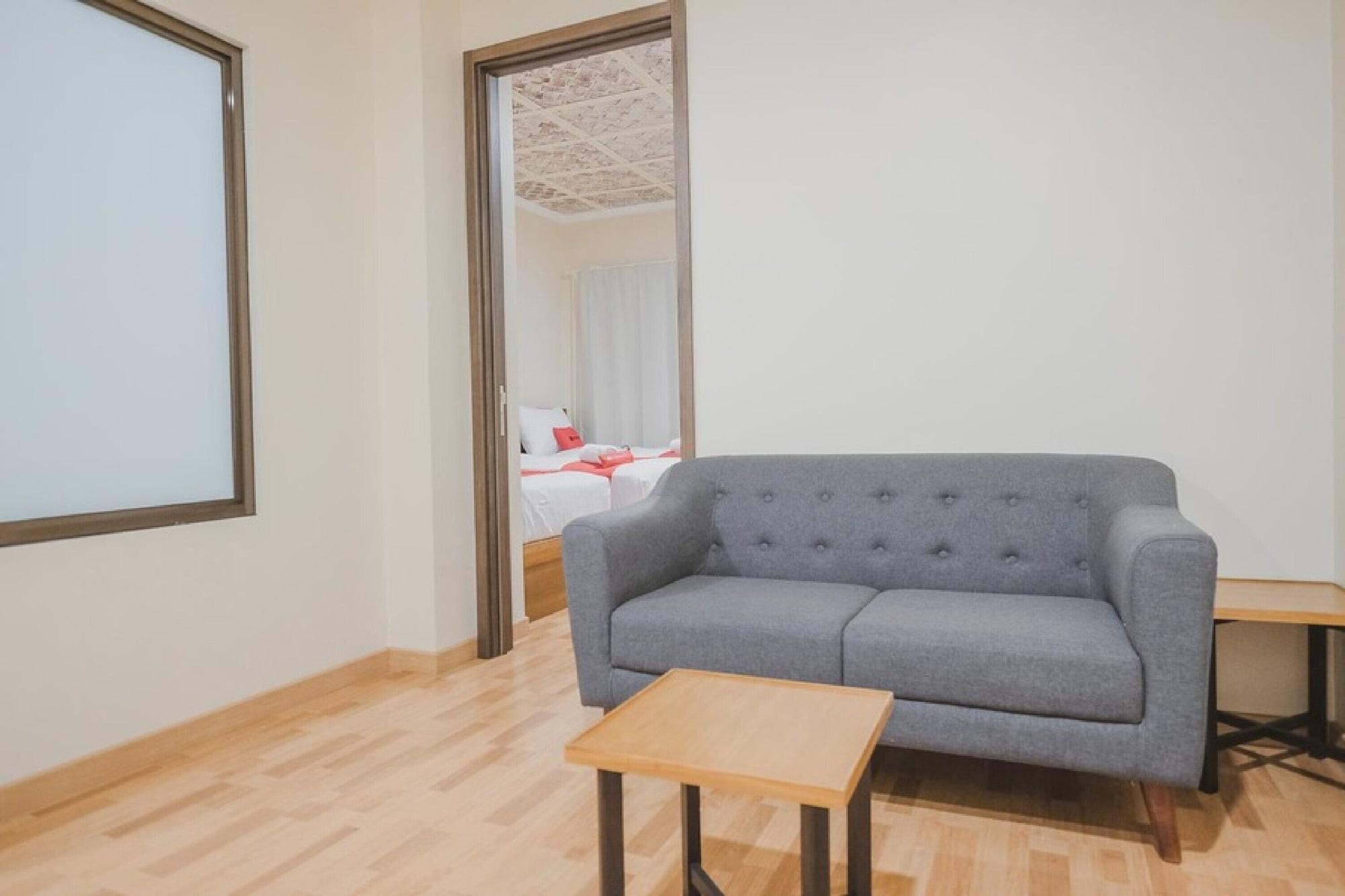 Reddoorz Plus Near Soekarno Hatta Airport 2 Tangerang Ngoại thất bức ảnh
