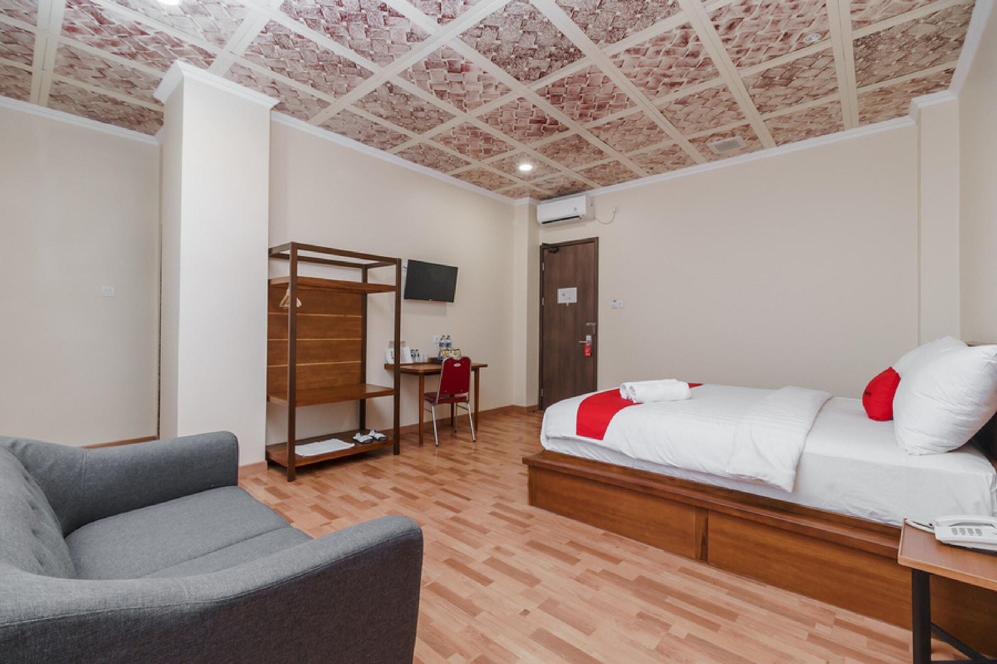 Reddoorz Plus Near Soekarno Hatta Airport 2 Tangerang Ngoại thất bức ảnh