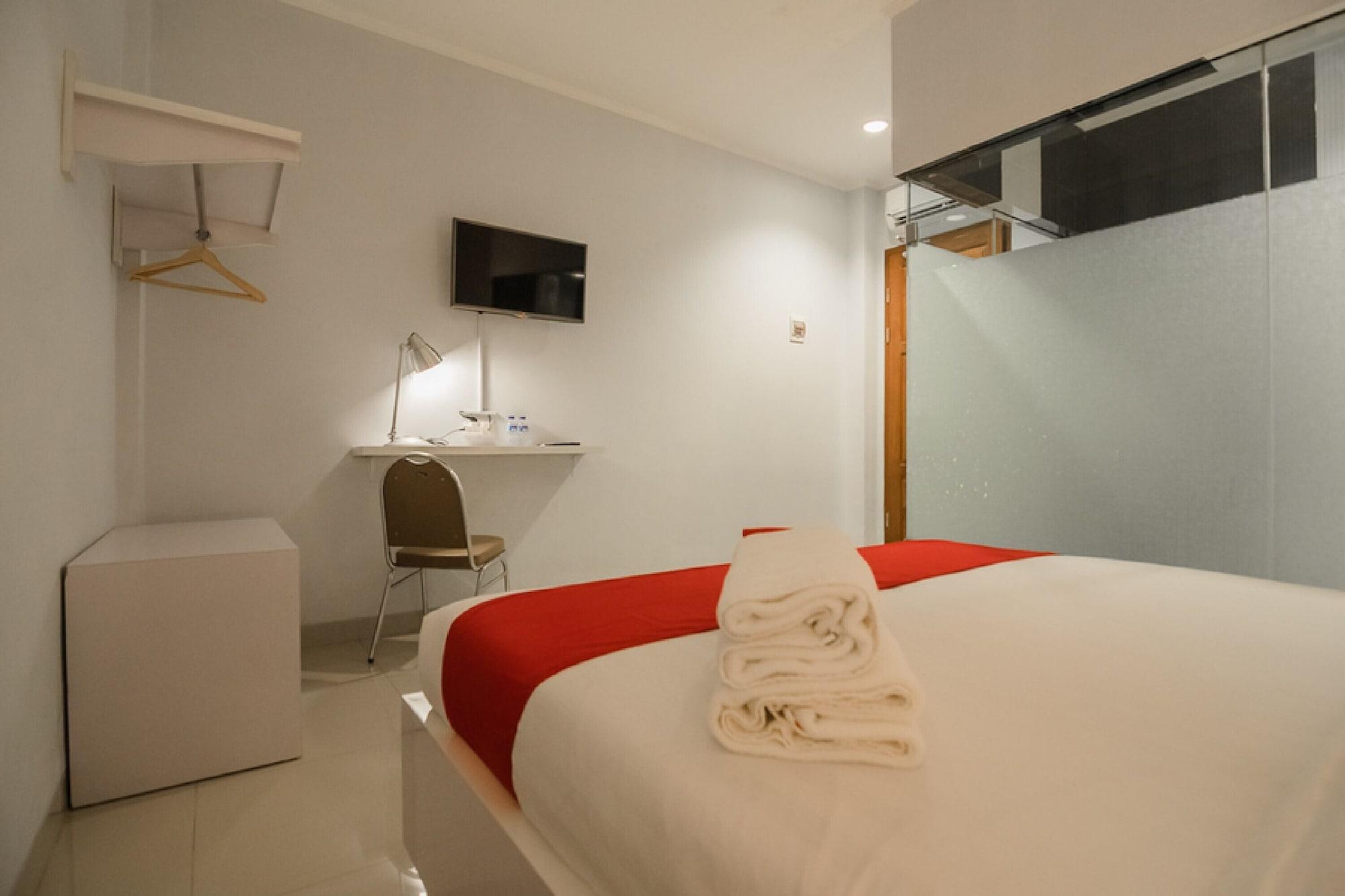 Reddoorz Plus Near Soekarno Hatta Airport 2 Tangerang Ngoại thất bức ảnh