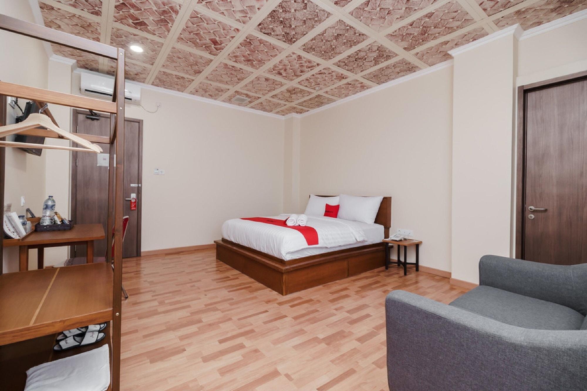 Reddoorz Plus Near Soekarno Hatta Airport 2 Tangerang Ngoại thất bức ảnh