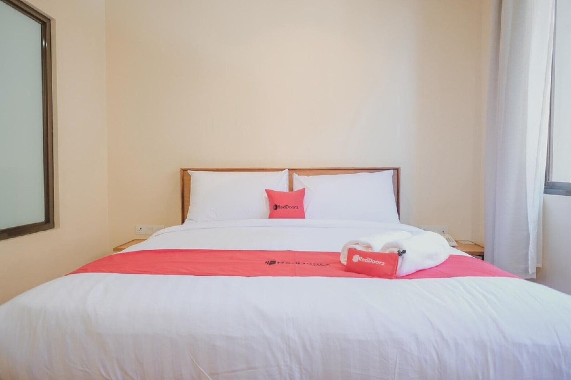 Reddoorz Plus Near Soekarno Hatta Airport 2 Tangerang Ngoại thất bức ảnh