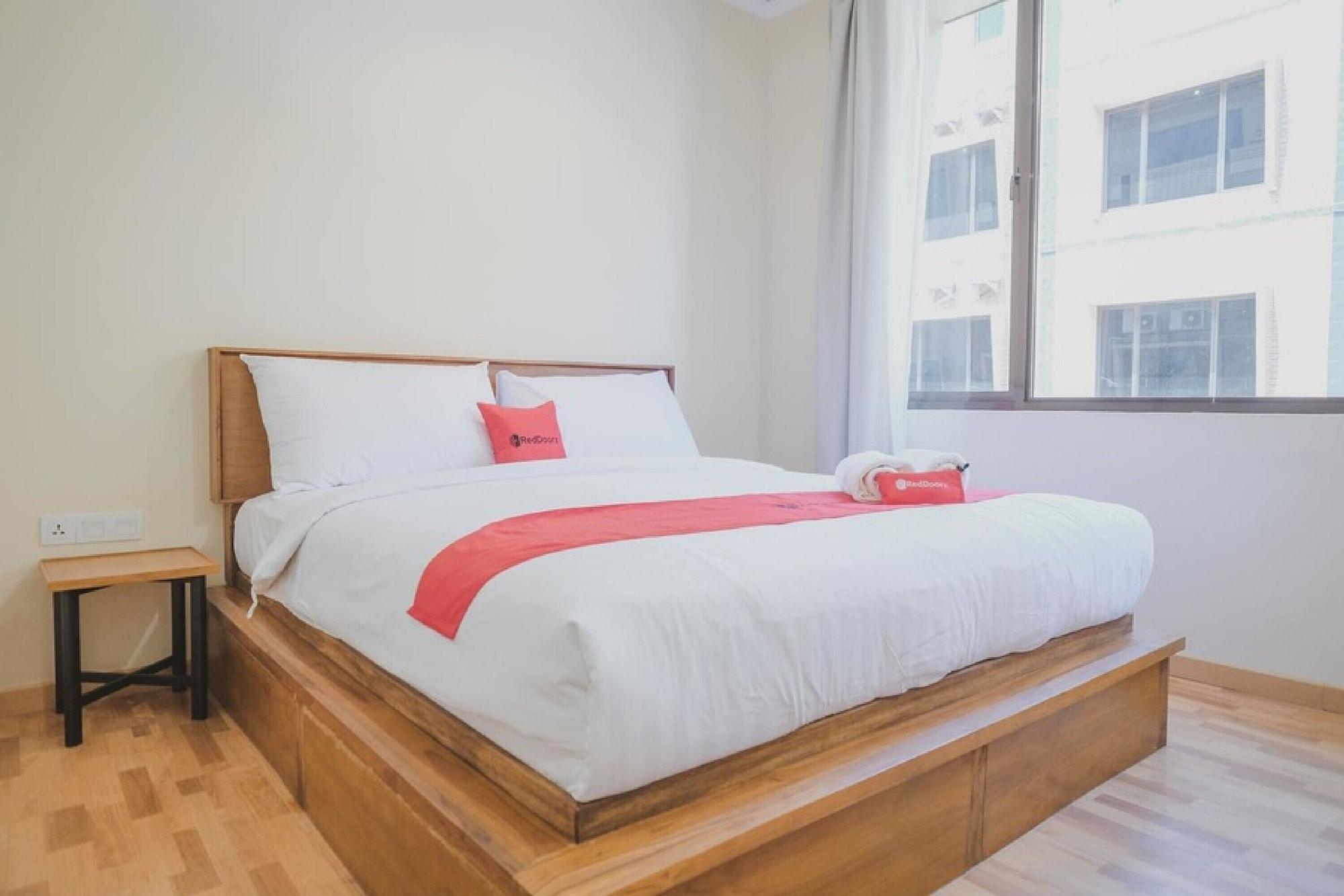 Reddoorz Plus Near Soekarno Hatta Airport 2 Tangerang Ngoại thất bức ảnh
