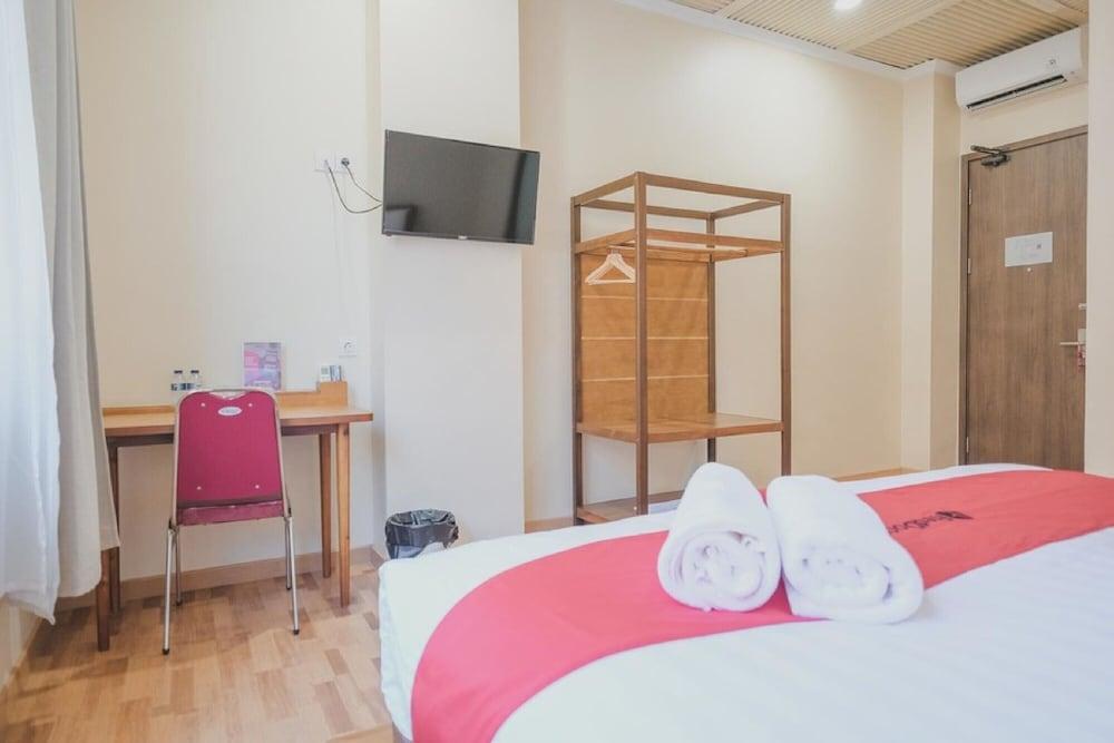 Reddoorz Plus Near Soekarno Hatta Airport 2 Tangerang Ngoại thất bức ảnh