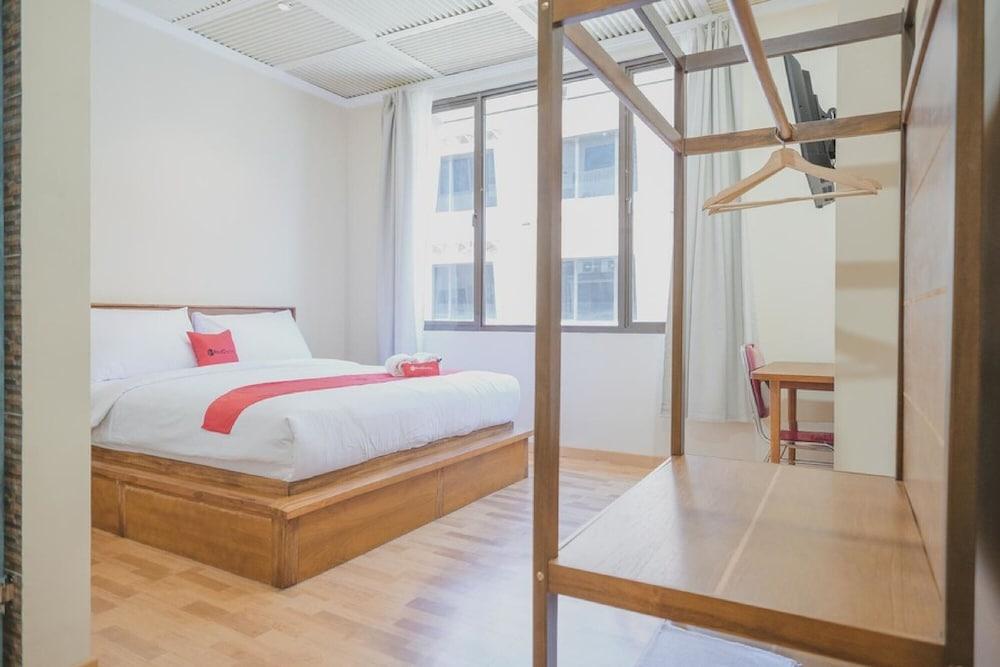 Reddoorz Plus Near Soekarno Hatta Airport 2 Tangerang Ngoại thất bức ảnh