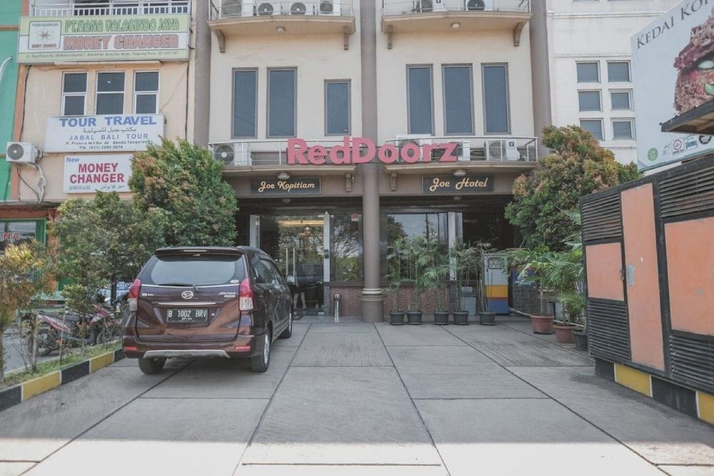 Reddoorz Plus Near Soekarno Hatta Airport 2 Tangerang Ngoại thất bức ảnh