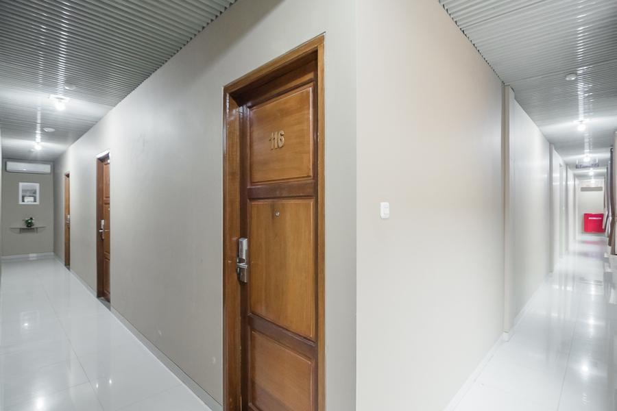 Reddoorz Plus Near Soekarno Hatta Airport 2 Tangerang Ngoại thất bức ảnh