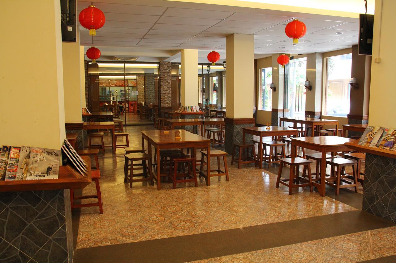 Reddoorz Plus Near Soekarno Hatta Airport 2 Tangerang Ngoại thất bức ảnh