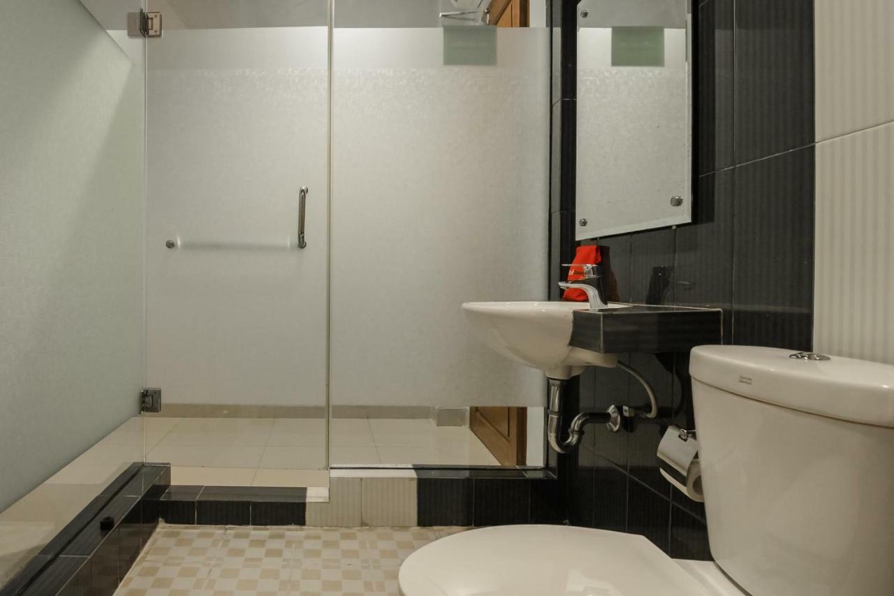 Reddoorz Plus Near Soekarno Hatta Airport 2 Tangerang Ngoại thất bức ảnh