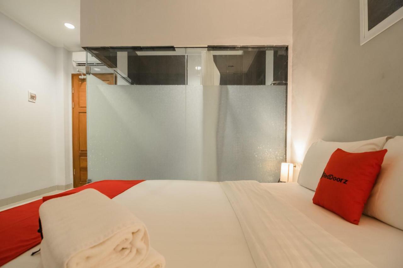 Reddoorz Plus Near Soekarno Hatta Airport 2 Tangerang Ngoại thất bức ảnh
