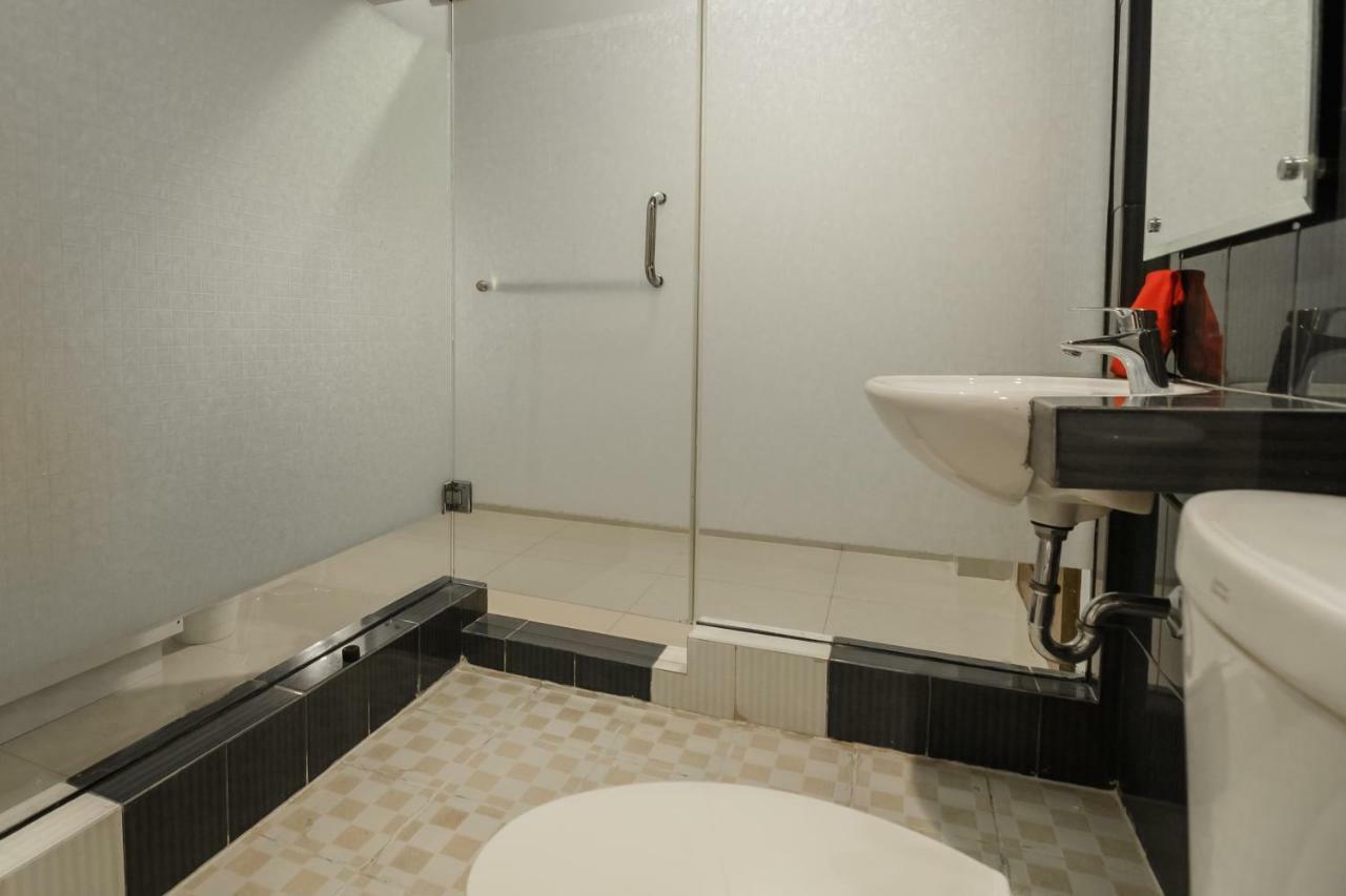 Reddoorz Plus Near Soekarno Hatta Airport 2 Tangerang Ngoại thất bức ảnh