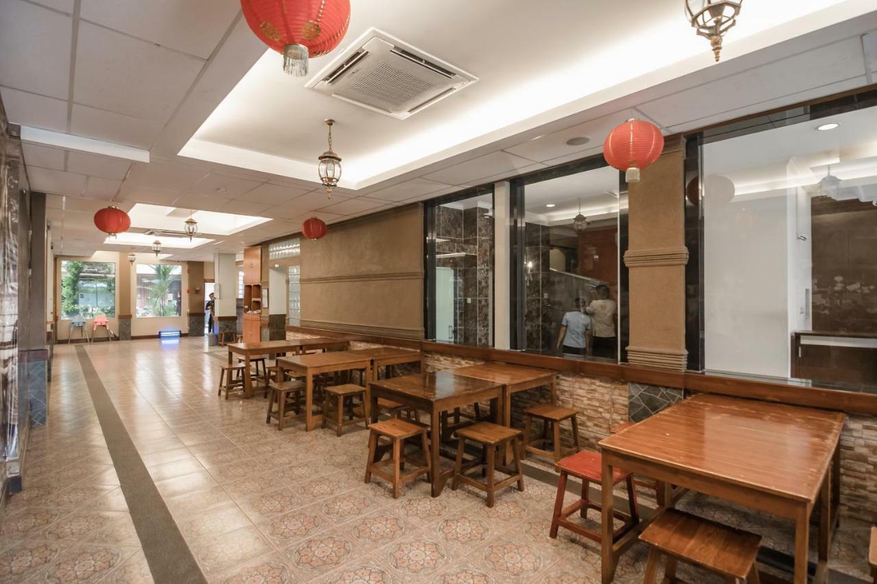 Reddoorz Plus Near Soekarno Hatta Airport 2 Tangerang Ngoại thất bức ảnh