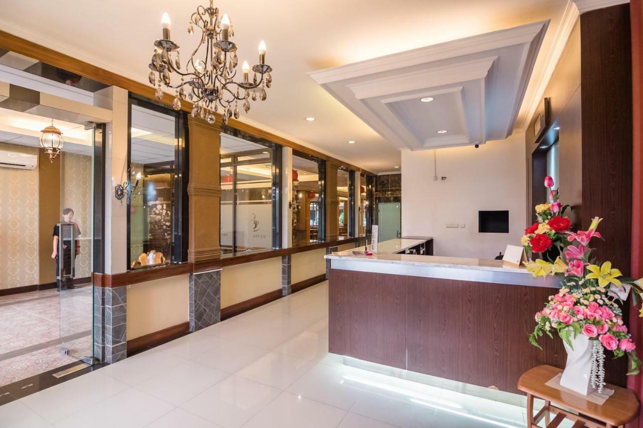 Reddoorz Plus Near Soekarno Hatta Airport 2 Tangerang Ngoại thất bức ảnh