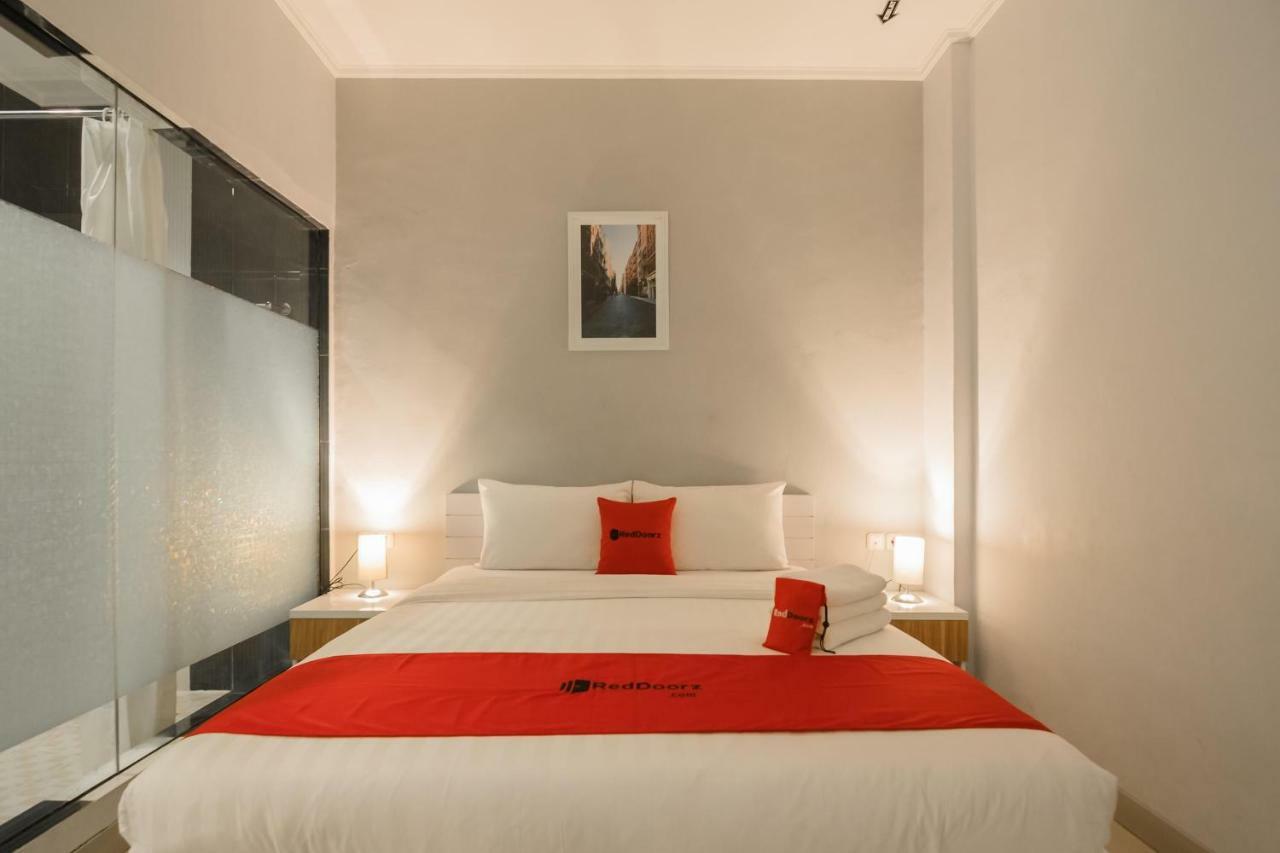 Reddoorz Plus Near Soekarno Hatta Airport 2 Tangerang Ngoại thất bức ảnh
