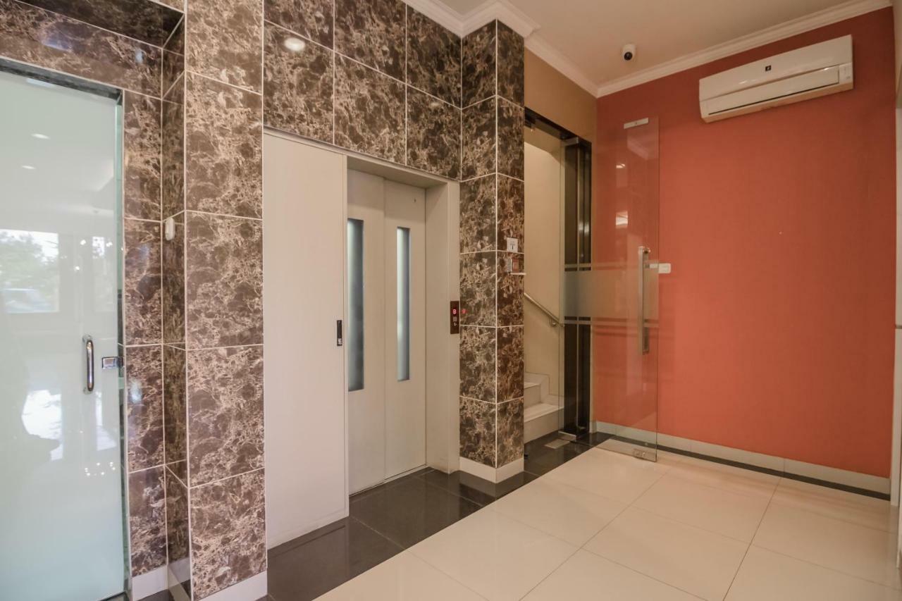 Reddoorz Plus Near Soekarno Hatta Airport 2 Tangerang Ngoại thất bức ảnh