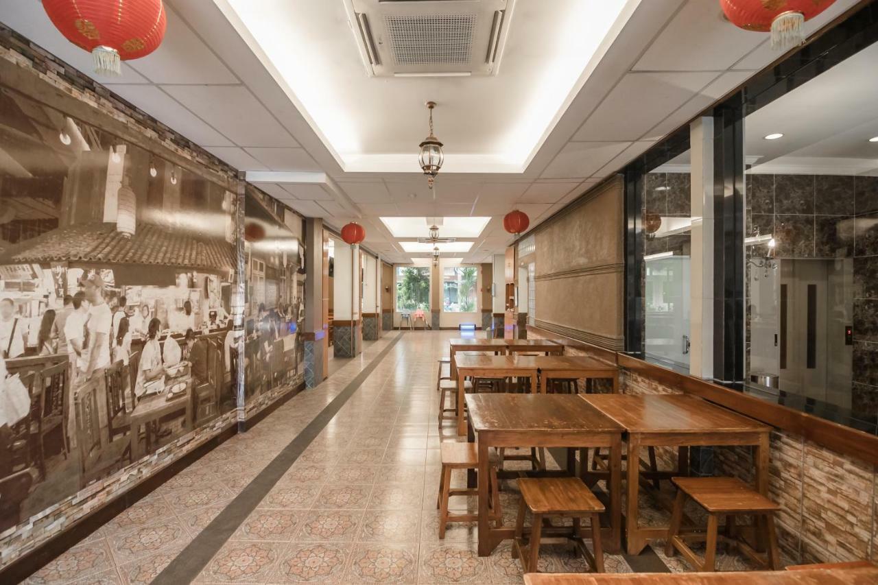 Reddoorz Plus Near Soekarno Hatta Airport 2 Tangerang Ngoại thất bức ảnh