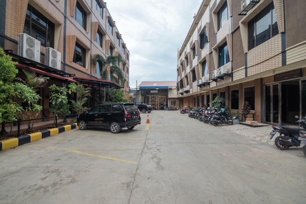 Reddoorz Plus Near Soekarno Hatta Airport 2 Tangerang Ngoại thất bức ảnh