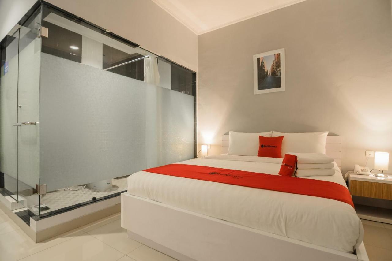 Reddoorz Plus Near Soekarno Hatta Airport 2 Tangerang Ngoại thất bức ảnh