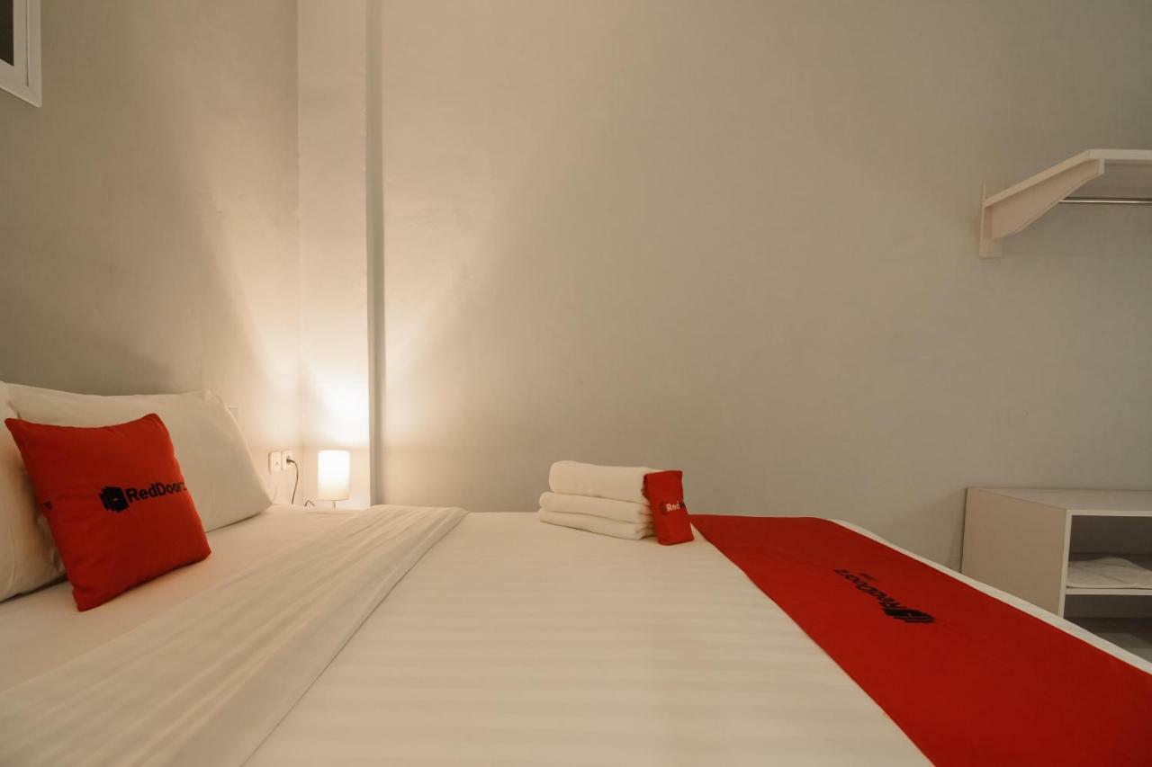 Reddoorz Plus Near Soekarno Hatta Airport 2 Tangerang Ngoại thất bức ảnh